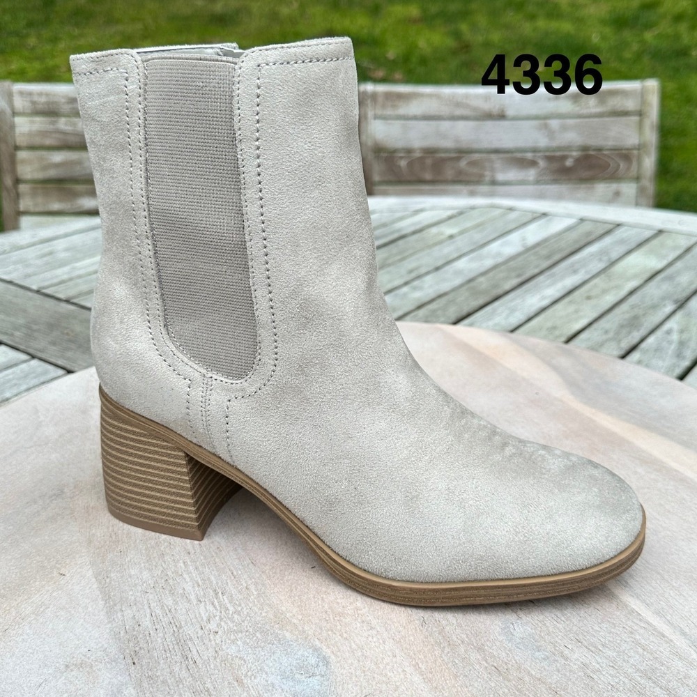 Nine West Nile Grey Faux Suede Ankle Boots Block Heel Square Toe Womens Size 8.5